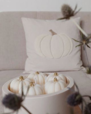 Z kolekce Glamour – pro všechny, kdo mají rádi jemný dotek zlaté v interiéru. 🎃🕯️✨️