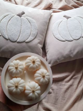 Poslední podzimní objednávka je odeslaná a já už se naplno vrhám do zimní sezóny 🍂➡️❄️ Tady máte příklad dvou stejných...